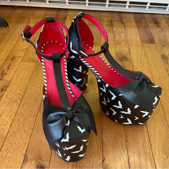 Dolls Kill Shoes Trickz N Treatz Black And White Bat Graphic